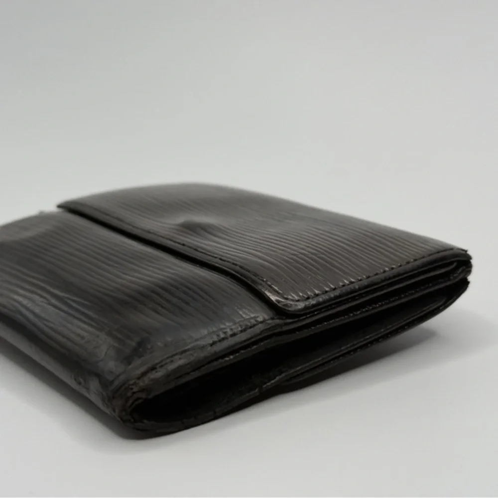 Louis Vuitton Black Epi Leather Elise Compact Tri-Fold Wallet | Unisex | Used |